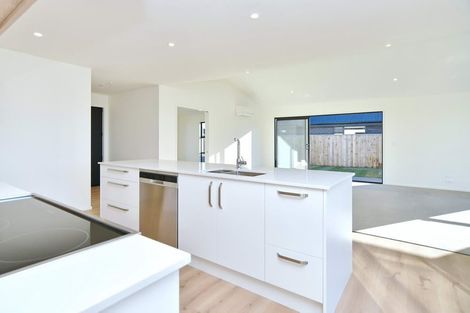 Photo of property in 17 Angus Place, Rangiora, 7400