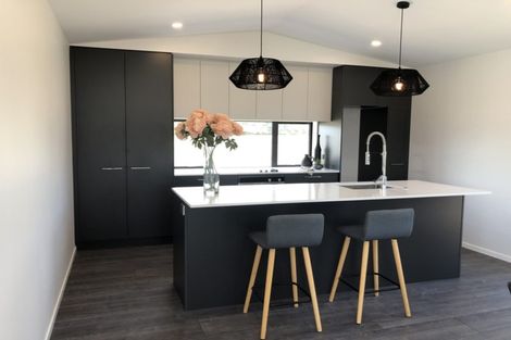 Photo of property in 53 Vinistra Road, Kumeu, 0810