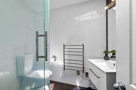 Photo of property in 28 Murano Place, Chatswood, Auckland, 0626