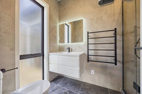 Photo of property in 13 Mcindoe Road, Kumeu, 0810