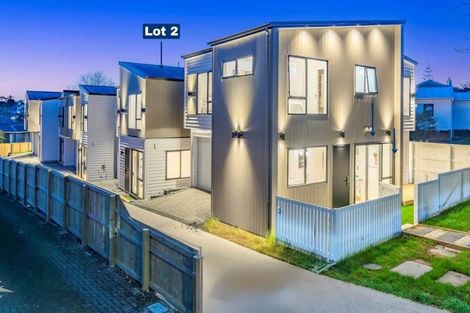 Photo of property in 2/59 Howe Street, Howick, Auckland, 2014