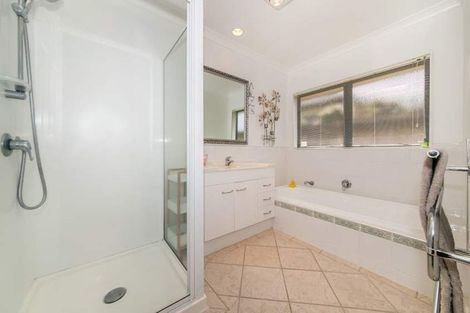 Photo of property in 14 Brittas Place, East Tamaki, Auckland, 2016