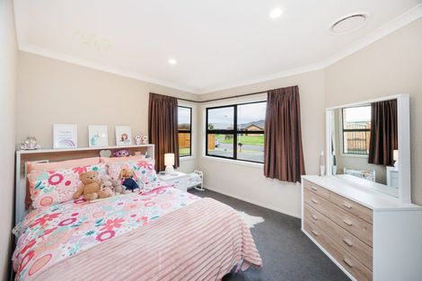 Photo of property in 35 Rosalie Terrace, Kelvin Grove, Palmerston North, 4414