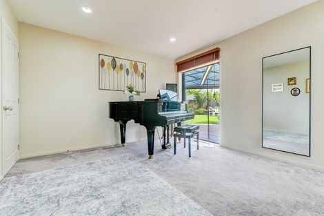 Photo of property in 76 Lothian Brae, Wattle Downs, Auckland, 2103