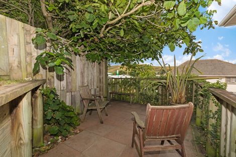 Photo of property in 4 Mana View Road, Paremata, Porirua, 5026