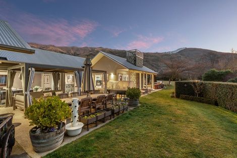 Photo of property in 9 Hollyhock Lane, Wanaka, 9305