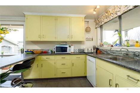 Photo of property in 20 Timaru Road, Waimate, 7924