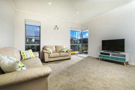 Photo of property in 15 Fruitlands Road, Kumeu, 0810