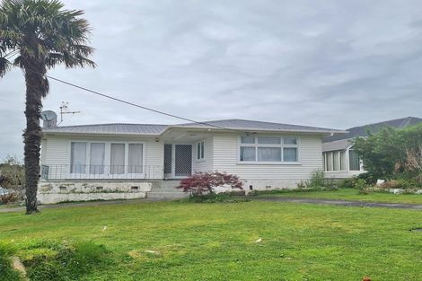 Photo of property in 30 Golf Road, New Lynn, Auckland, 0600