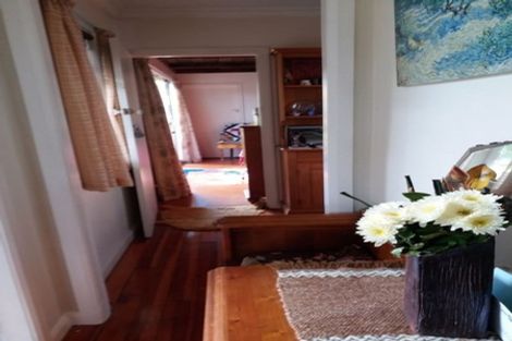 Photo of property in 17 Rangihiroa Street, Waikanae Beach, Waikanae, 5036