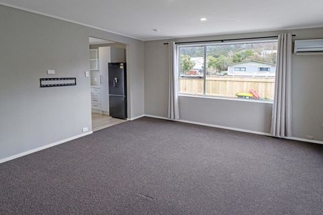 Photo of property in 256a Wellington Road, Wainuiomata, Lower Hutt, 5014