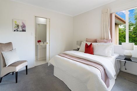 Photo of property in 20 Ryehill Close, New Lynn, Auckland, 0600