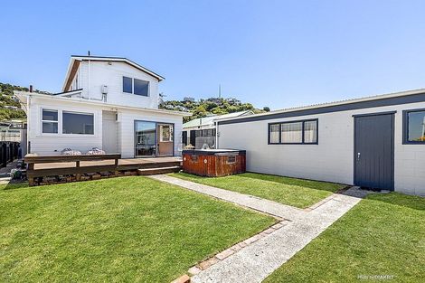 Photo of property in 23 Freyberg Street, Lyall Bay, Wellington, 6022