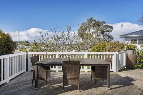 Photo of property in 5 Ngatoa Place, Glenfield, Auckland, 0629