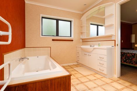 Photo of property in 46 Turitea Road, Fitzherbert, Palmerston North, 4472