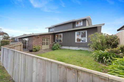 Photo of property in 19 Hillcrest Drive, Kelvin Grove, Palmerston North, 4414