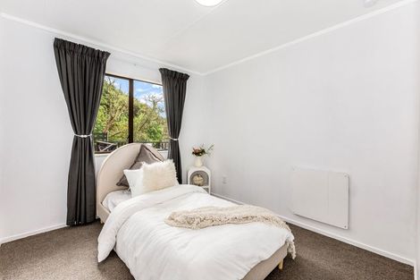 Photo of property in 35 Omapere Street, Whitby, Porirua, 5024