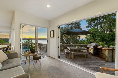 Photo of property in 1100a Whangaparaoa Road, Tindalls Beach, Whangaparaoa, 0930