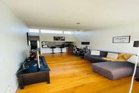 Photo of property in 2/289 Glenfield Road, Glenfield, Auckland, 0629