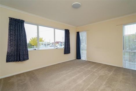 Photo of property in 1/1 Moana Avenue, Bayswater, Auckland, 0622