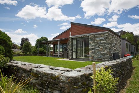 Photo of property in 33 Benmore Place, Glenorchy, 9372