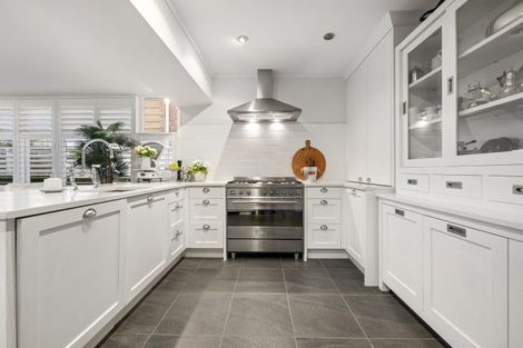 Photo of property in 10 Queens Parade, Devonport, Auckland, 0624