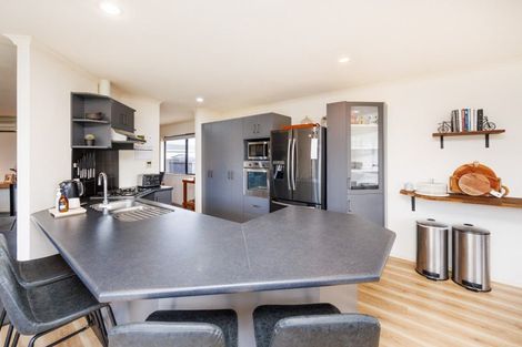 Photo of property in 17 Daniel Place, Kelvin Grove, Palmerston North, 4414