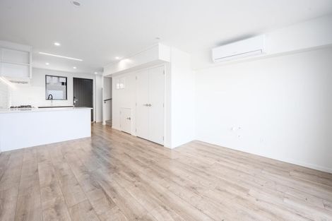 Photo of property in 5/737 East Coast Road, Browns Bay, Auckland, 0630