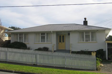 Photo of property in 4 Amundsen Grove, Stokes Valley, Lower Hutt, 5019