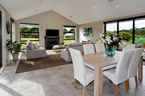 Photo of property in 82a Shaw Road, Oratia, Auckland, 0604