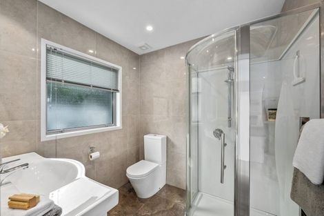 Photo of property in 25d Saltburn Road, Milford, Auckland, 0620