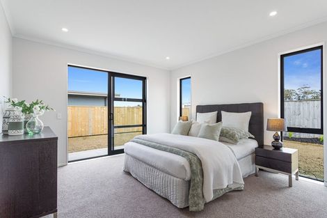 Photo of property in 27 Tiromoana Drive, Red Beach, 0932