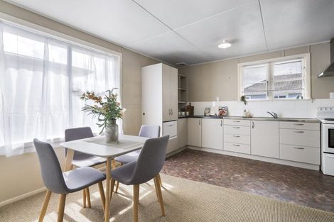 Photo of property in 55 Lismore Street, Merrilands, New Plymouth, 4312