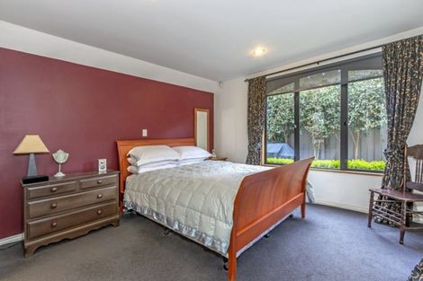 Photo of property in 2/135 Fendalton Road, Fendalton, Christchurch, 8052