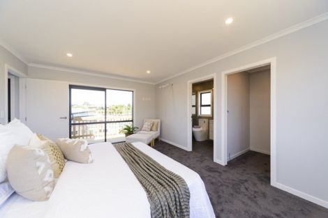 Photo of property in 3 Vaucluse Heights, Fitzherbert, Palmerston North, 4410