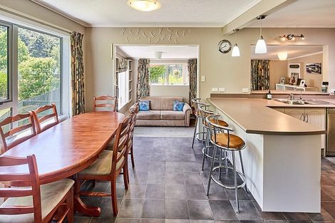 Photo of property in 73 Blue Mountains Road, Pinehaven, Upper Hutt, 5019