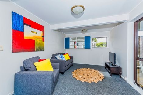 Photo of property in 15 Clearview Heights, Ranui, Auckland, 0612