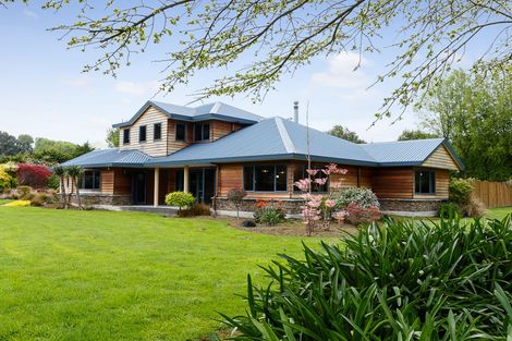 Photo of property in 46 Turitea Road, Fitzherbert, Palmerston North, 4472