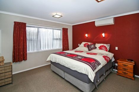 Photo of property in 53 Karamea Street, Whalers Gate, New Plymouth, 4310