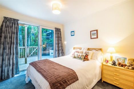 Photo of property in 8 Hebe Place, Birkenhead, Auckland, 0626