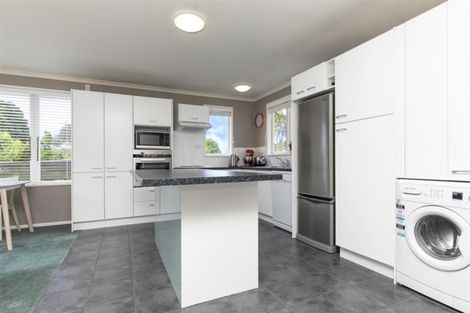 Photo of property in 2/118 Triangle Road, Massey, Auckland, 0614