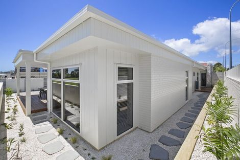 Photo of property in 63 Mangorei Road, Strandon, New Plymouth, 4312
