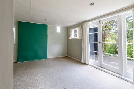 Photo of property in 15 Fairmount Road, Titirangi, Auckland, 0604
