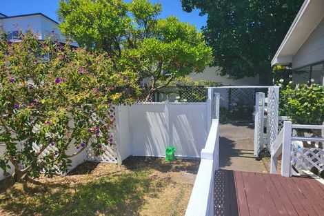 Photo of property in 2/21 College Road, Northcote, Auckland, 0627
