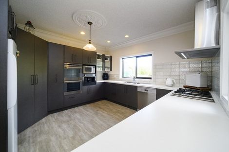 Photo of property in 21 Springdale Grove, Fitzherbert, Palmerston North, 4410