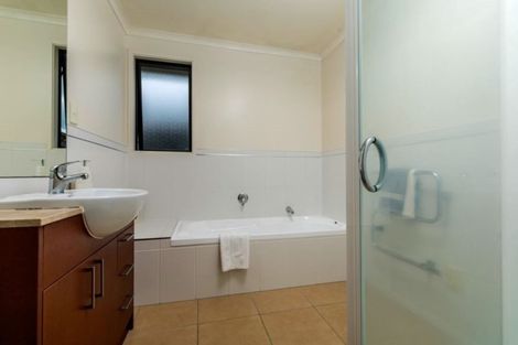 Photo of property in 10 Greenbough Lane, Greenhithe, Auckland, 0632