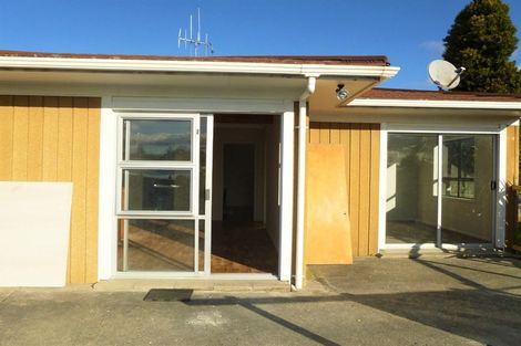 Photo of property in 17 Cricket Place, Melville, Hamilton, 3206