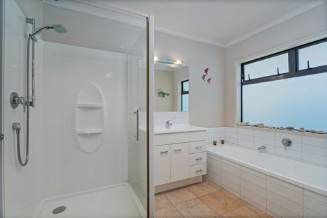 Photo of property in 38 Kupe Drive, Whitianga, 3510