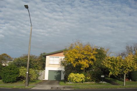 Photo of property in 27 Cascades Road, Pakuranga Heights, Auckland, 2010