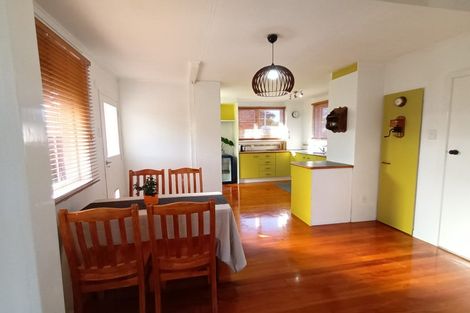 Photo of property in 1 Hughan Place, Carterton, 5713